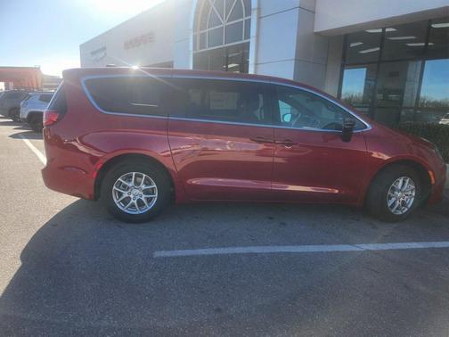 2026 Chrysler Voyager LX