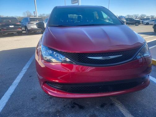 2026 Chrysler Voyager LX