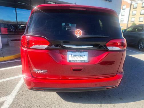 2026 Chrysler Voyager LX