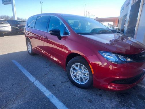 2026 Chrysler Voyager LX