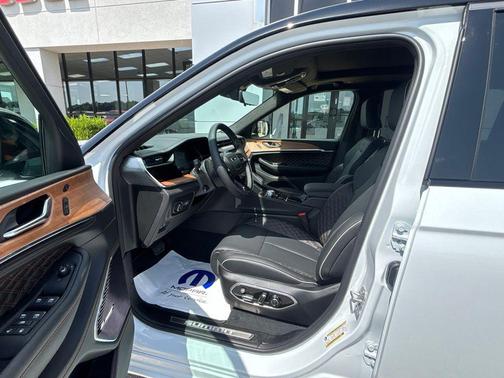 Bright White Clearcoat 2026 Jeep Grand Cherokee L Summit