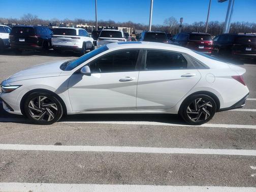 2025 Hyundai ELANTRA SEL