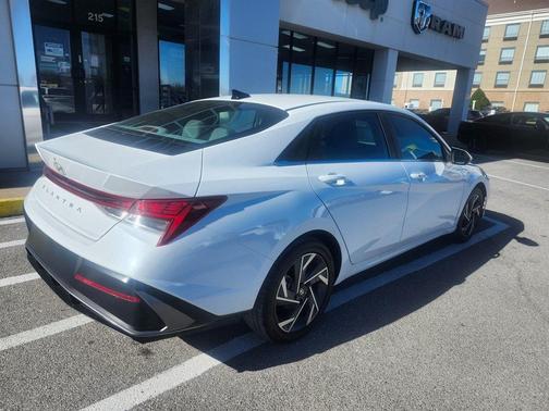 2025 Hyundai ELANTRA SEL