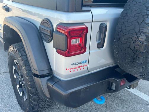 Silver Zynith Clearcoat 2024 Jeep Wrangler 4xe Rubicon