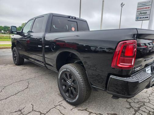 Diamond Black Crystal Pearlcoat 2026 RAM 2500 Laramie Crew Cab 4x4 6'4' Box