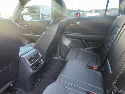 2025 Volkswagen Atlas 2.0T SE w/Technology 4MOTION