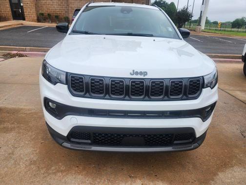 Bright White Clearcoat 2026 Jeep Compass Latitude
