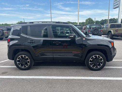 Black Clearcoat 2023 Jeep Renegade Trailhawk