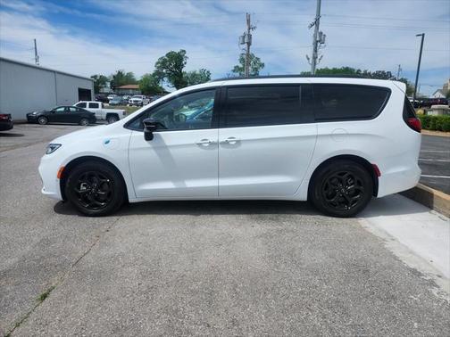 2025 Chrysler Pacifica Hybrid Select