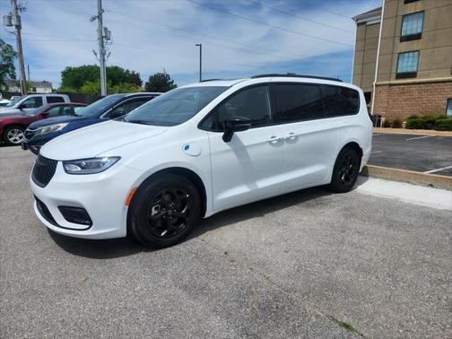 2025 Chrysler Pacifica Hybrid Select