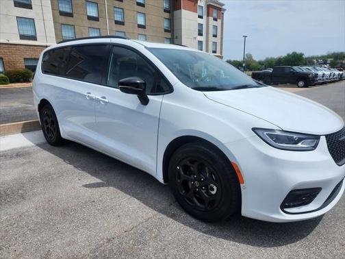2025 Chrysler Pacifica Hybrid Select