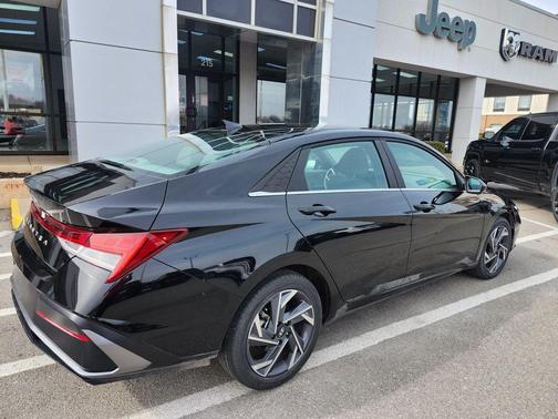 2025 Hyundai ELANTRA SEL