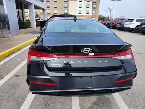 2025 Hyundai ELANTRA SEL