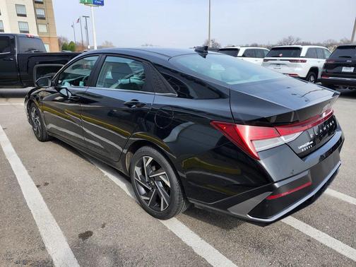 2025 Hyundai ELANTRA SEL