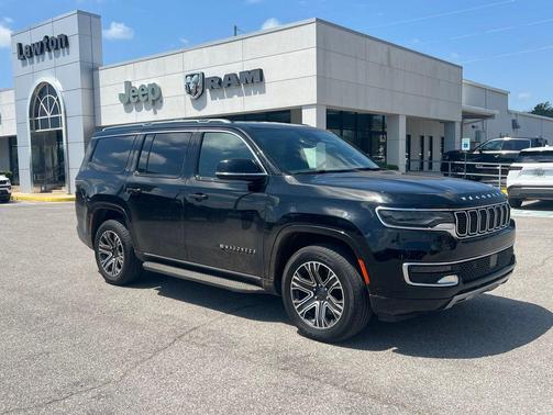Diamond Black Crystal Pearlcoat 2024 Jeep Wagoneer Series II 4x2