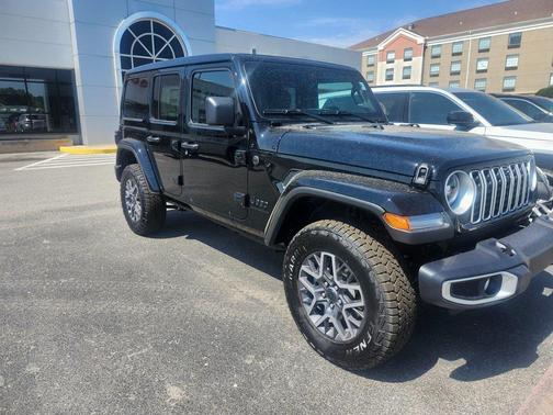 2025 Jeep Wrangler 4-Door Sahara 4x4