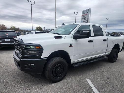 2025 RAM 2500 Tradesman Crew Cab 4x4 6'4' Box