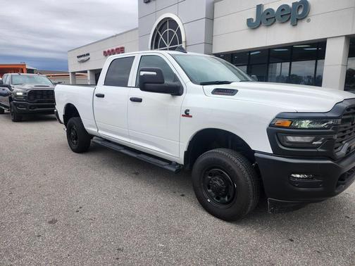 2025 RAM 2500 Tradesman Crew Cab 4x4 6'4' Box
