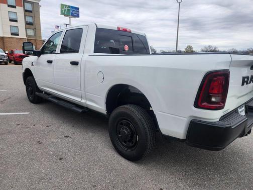 2025 RAM 2500 Tradesman Crew Cab 4x4 6'4' Box