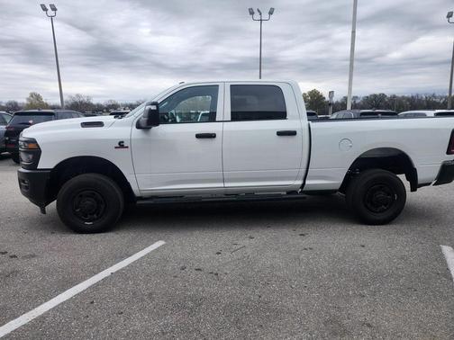 2025 RAM 2500 Tradesman Crew Cab 4x4 6'4' Box