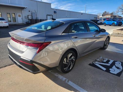 2025 Hyundai ELANTRA SEL