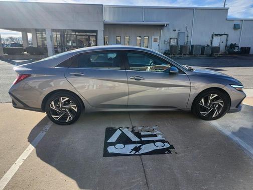 2025 Hyundai ELANTRA SEL