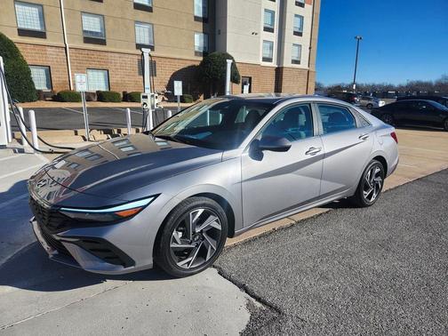 2025 Hyundai ELANTRA SEL