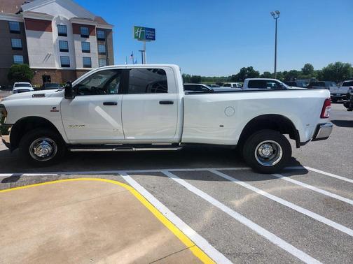 2024 RAM 3500 Big Horn Crew Cab 4x4 8' Box