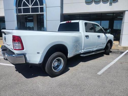2024 RAM 3500 Big Horn Crew Cab 4x4 8' Box