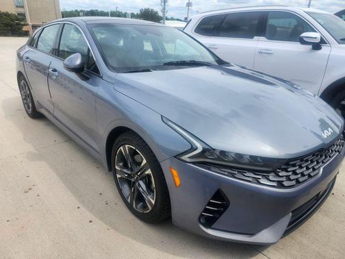 Everlasting Silver 2022 Kia K5 EX