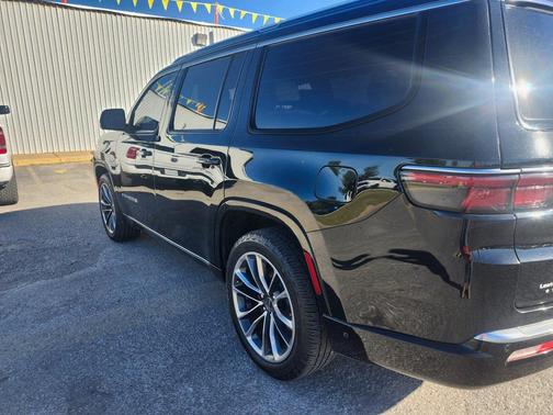 2023 Jeep Wagoneer Series III 4x2