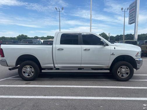 Bright White Clearcoat 2018 RAM 2500 SLT Crew Cab 4x4 6'4' Box