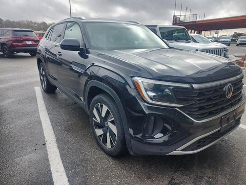 2024 Volkswagen Atlas Cross Sport 2.0T SE w/Technology