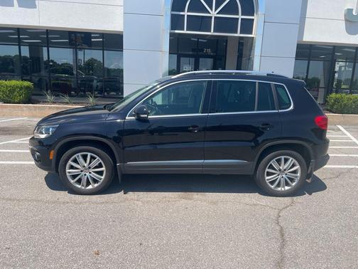 Deep Black 2014 Volkswagen Tiguan 4MOTION Auto SE w/Appearance