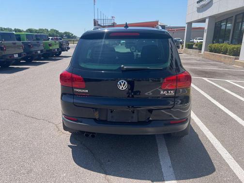 Deep Black 2014 Volkswagen Tiguan 4MOTION Auto SE w/Appearance