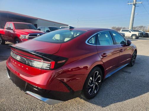 2025 Hyundai SONATA SEL