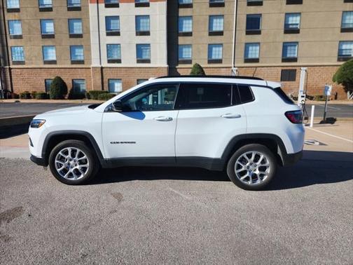 2024 Jeep Compass Latitude Lux