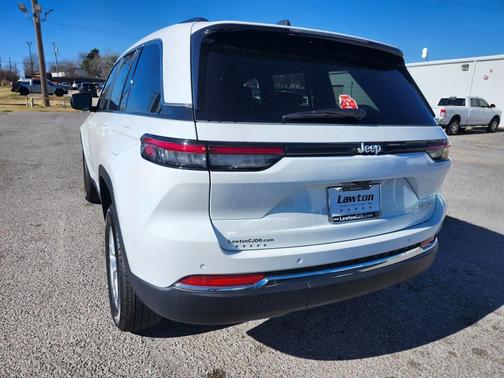 2025 Jeep Grand Cherokee Laredo