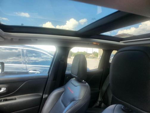 2023 Jeep Renegade Trailhawk