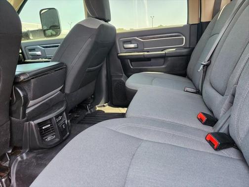 2019 RAM 2500 Big Horn Crew Cab 4x4 6'4' Box