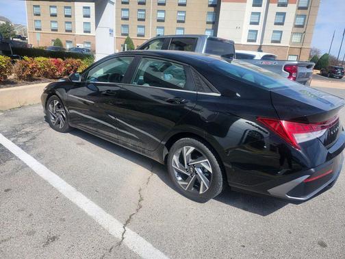 2025 Hyundai ELANTRA SEL