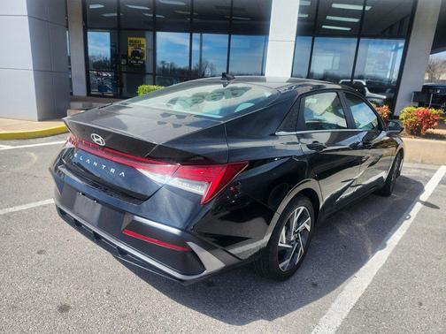 2025 Hyundai ELANTRA SEL
