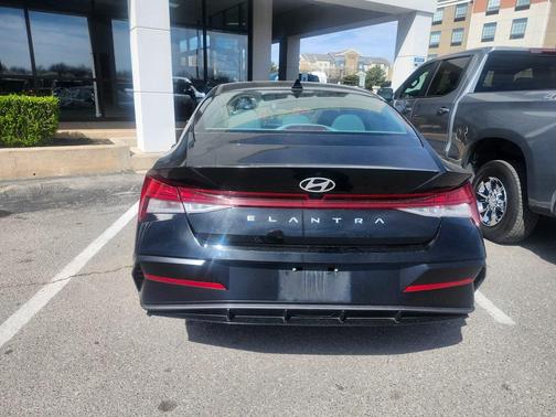 2025 Hyundai ELANTRA SEL