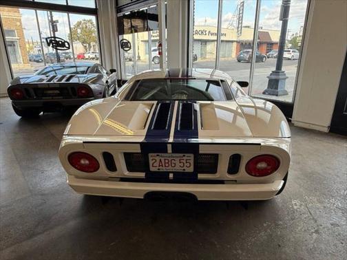 2005 Ford GT Base 2dr Coupe