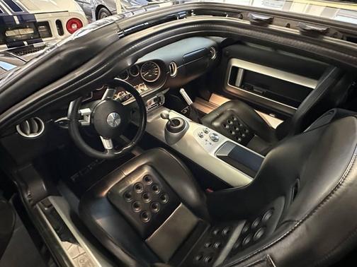 2005 Ford GT Base 2dr Coupe