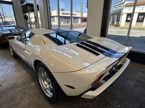 2005 Ford GT Base 2dr Coupe
