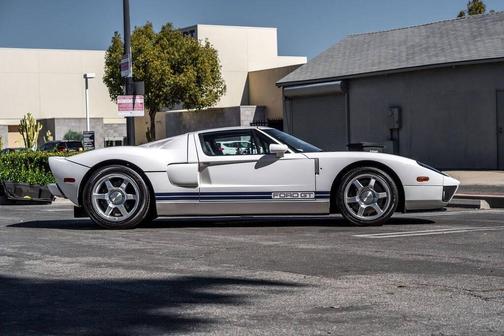 2005 Ford GT Base 2dr Coupe