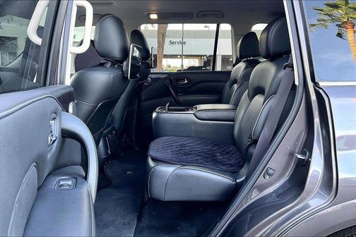 2023 INFINITI QX80 Luxe