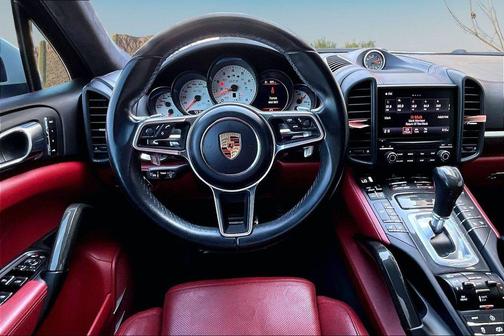 Carrara White Metallic 2017 Porsche Cayenne GTS