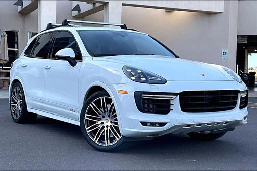 Carrara White Metallic 2017 Porsche Cayenne GTS